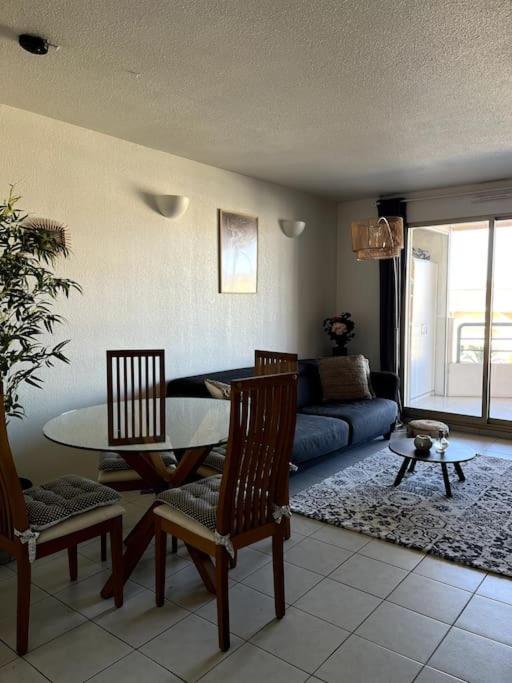 Hb Aan Zee Apartment *