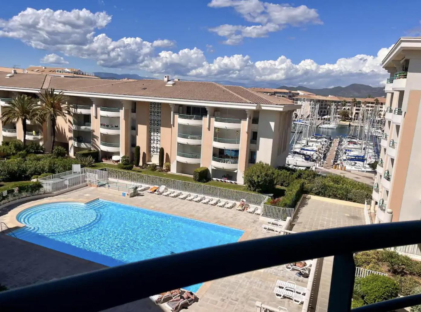 Hb Aan Zee * Frejus